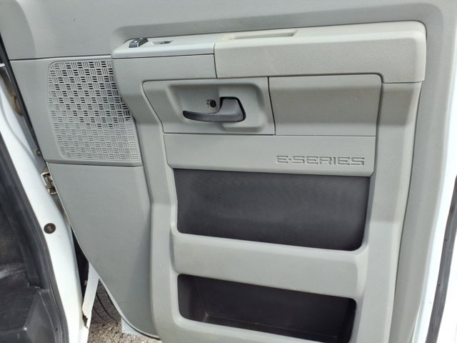Certified 2022 Ford E-350 and Econoline 350 Super Duty RWD image 18