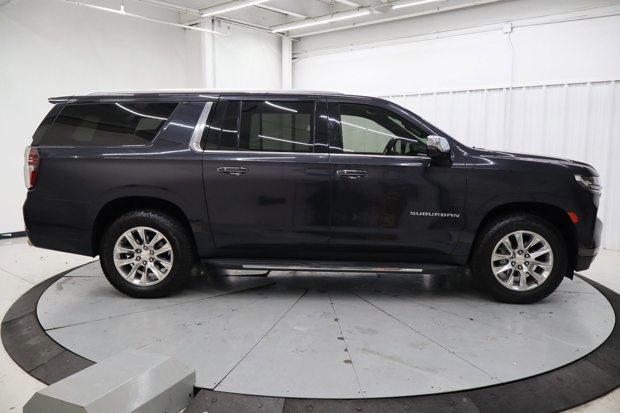 Used 2022 Chevrolet Suburban Premier image 8