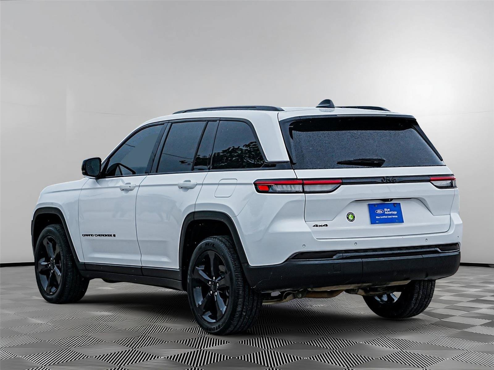Used 2024 Jeep Grand Cherokee Altitude AWD/4WD image 5