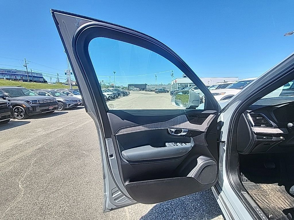 Used 2024 Volvo XC90 B6 Ultimate AWD/4WD image 11