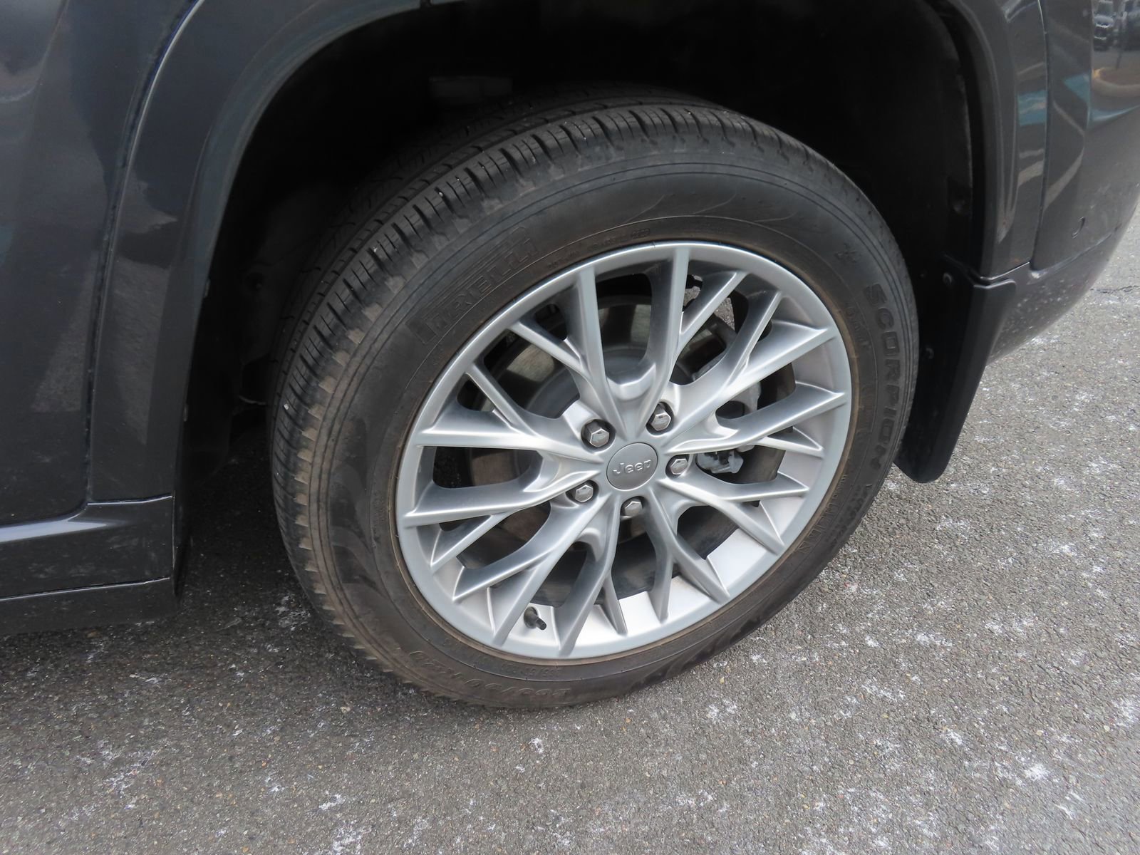 Used 2023 Jeep Grand Cherokee Summit w/ Luxury Tech Group V image 12