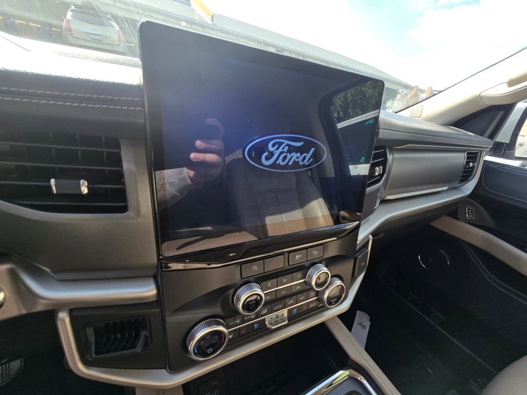 Certified 2024 Ford Expedition Max XLT image 12