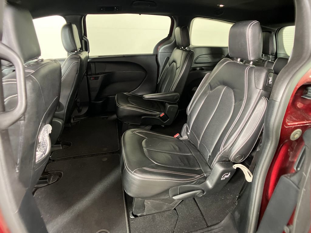 Used 2020 Chrysler Pacifica Touring w/ S Appearance Package image 32