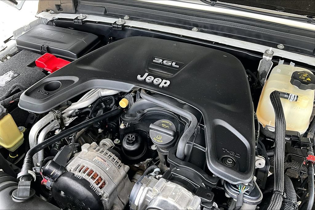 Used 2018 Jeep Wrangler Unlimited Rubicon AWD/4WD image 34