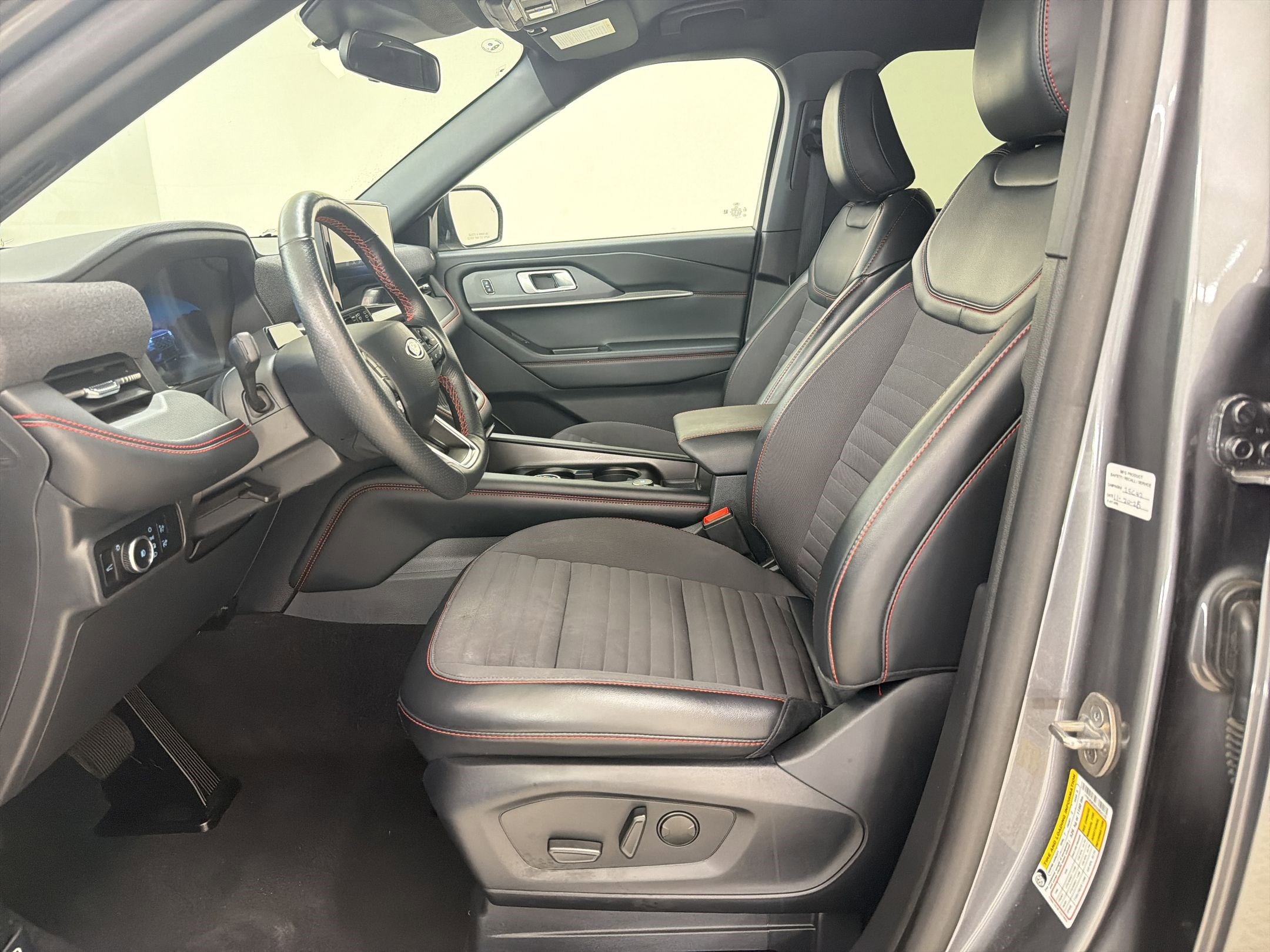 Certified 2025 Ford Explorer ST-Line w/ ST-Line Street Pack AWD/4WD image 5