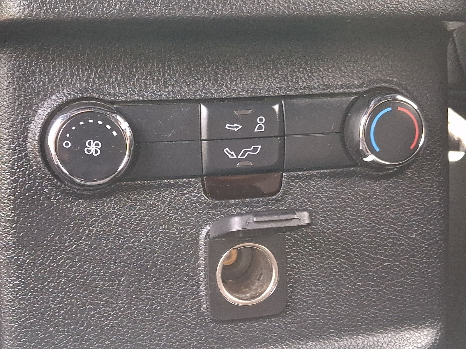 Certified 2018 Ford Explorer XLT w/ Equipment Group 201A AWD/4WD image 12
