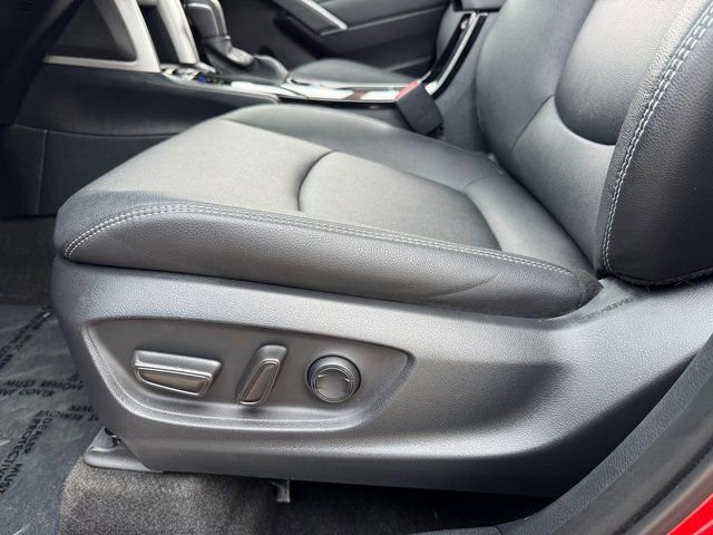 Used 2023 Toyota Corolla Cross XLE w/ Convenience Package image 15