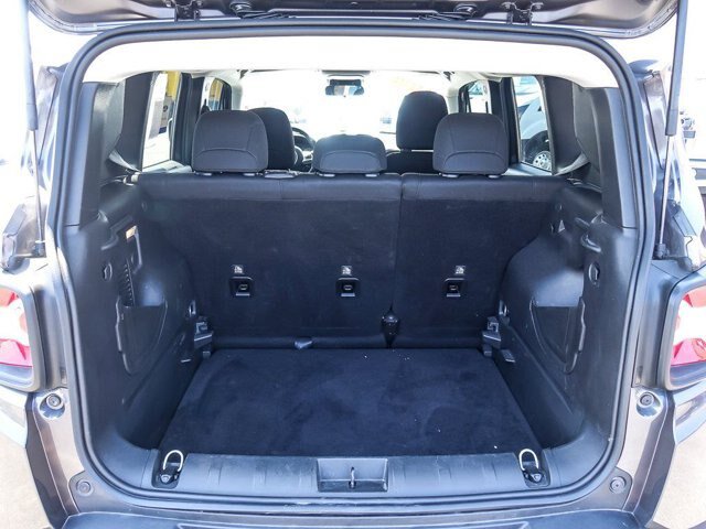 Used 2020 Jeep Renegade Latitude w/ Cold Weather Group AWD/4WD image 27