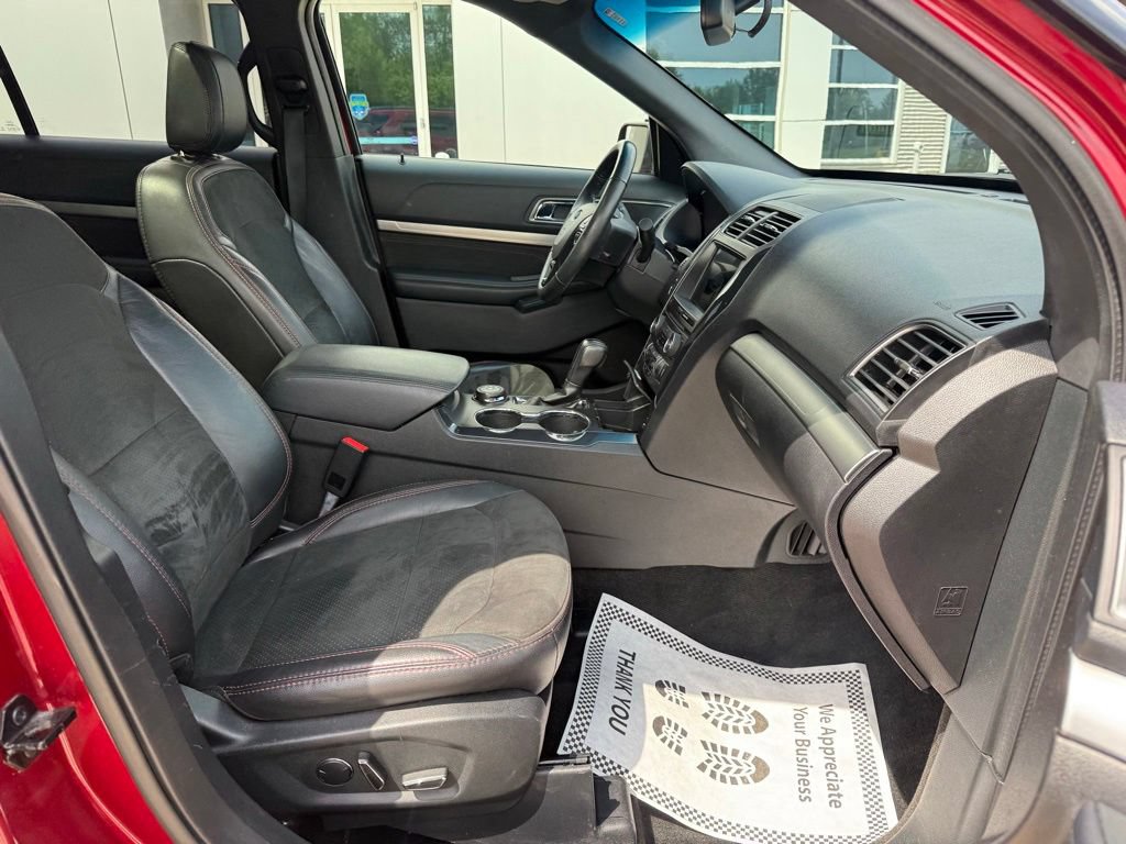 Certified 2018 Ford Explorer XLT w/ Equipment Group 202A AWD/4WD image 15