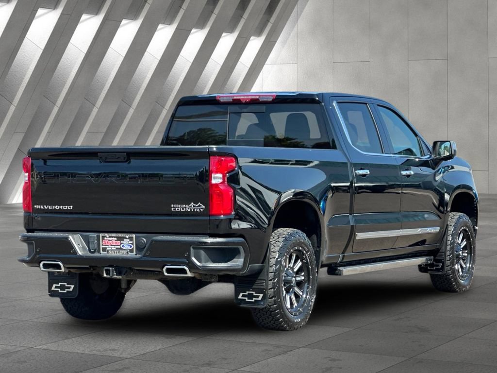 Used 2024 Chevrolet Silverado 1500 High Country w/ Technology Package AWD/4WD image 3