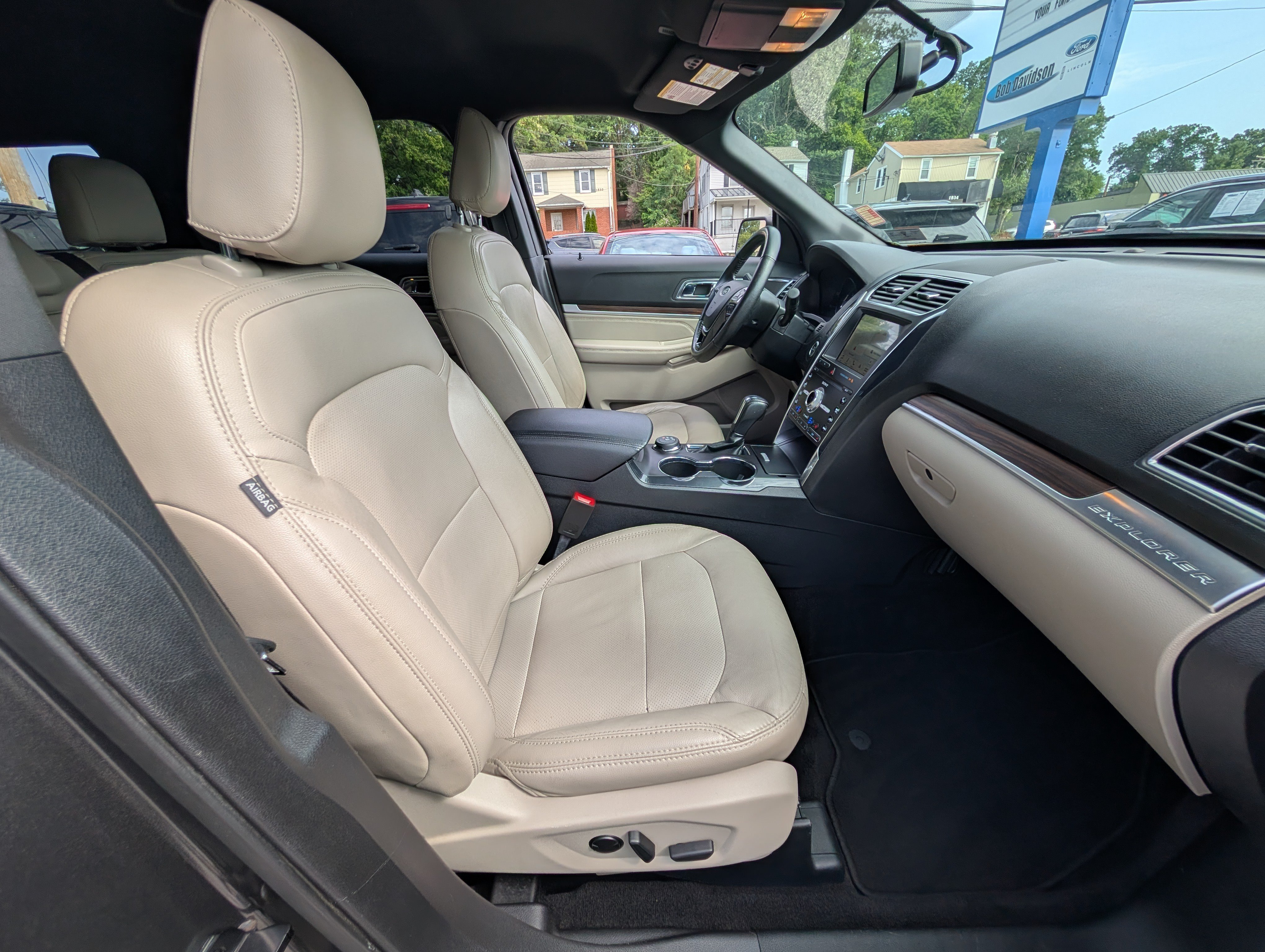 Certified 2019 Ford Explorer Limited w/ Class III Trailer Tow Package AWD/4WD image 12