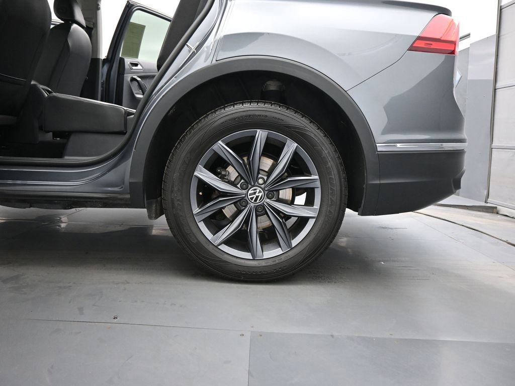 Used 2023 Volkswagen Tiguan SE w/ Panoramic Sunroof Package image 48