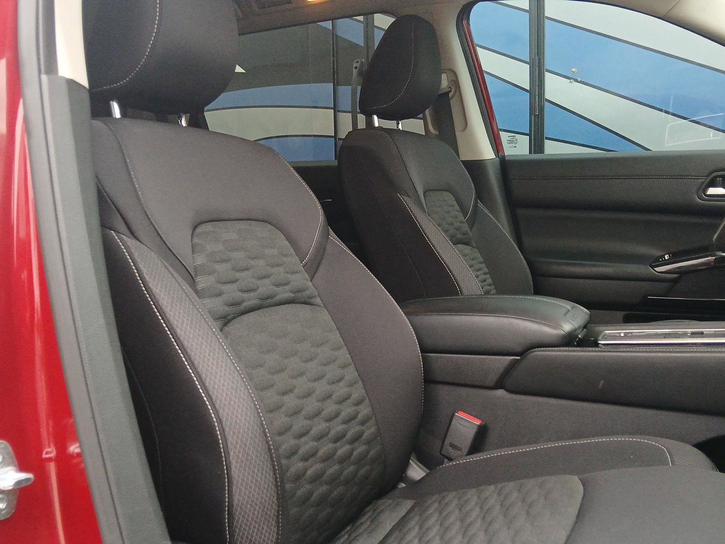 Used 2022 Nissan Pathfinder SV w/ SV Premium Package image 8