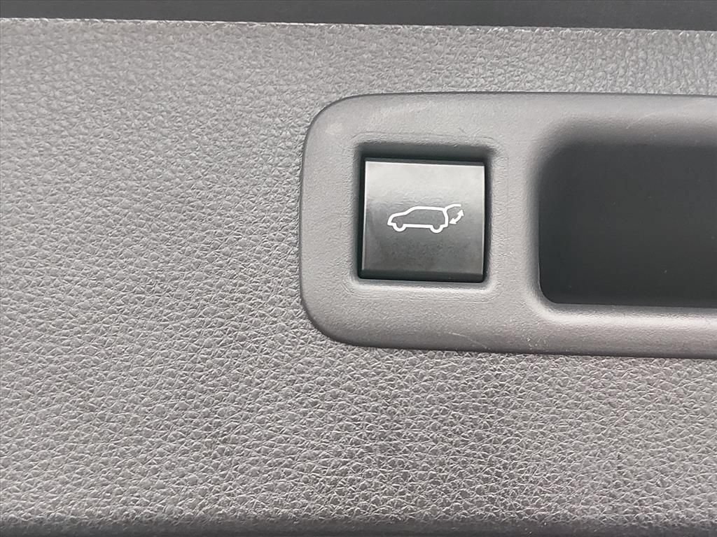 Used 2023 Toyota Highlander XLE FWD image 17