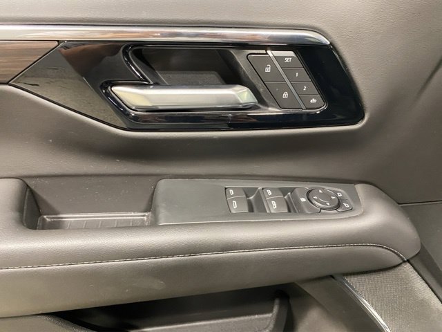 Used 2026 Chevrolet Suburban Z71 AWD/4WD image 13