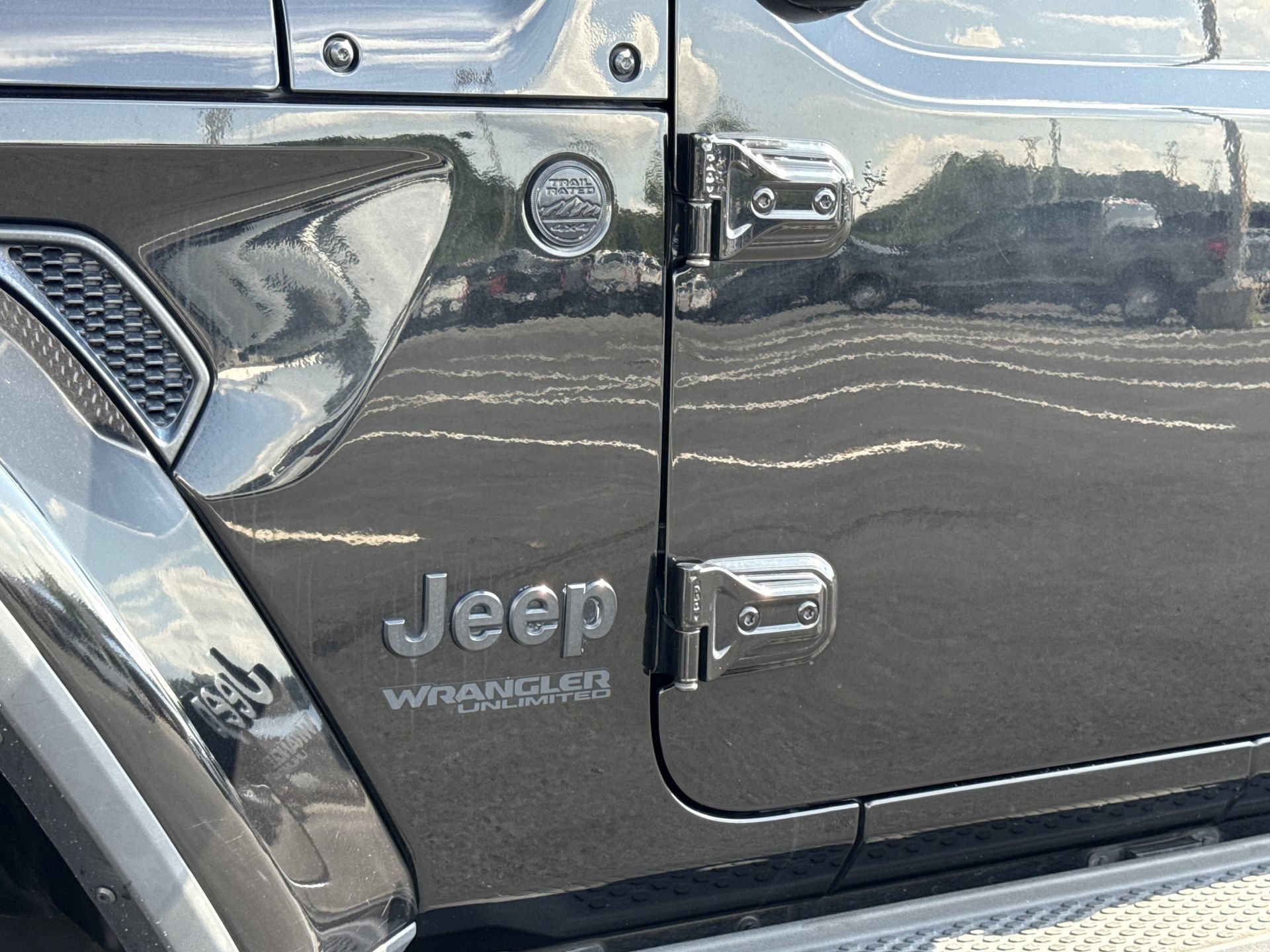 Used 2020 Jeep Wrangler Unlimited Sahara AWD/4WD image 32