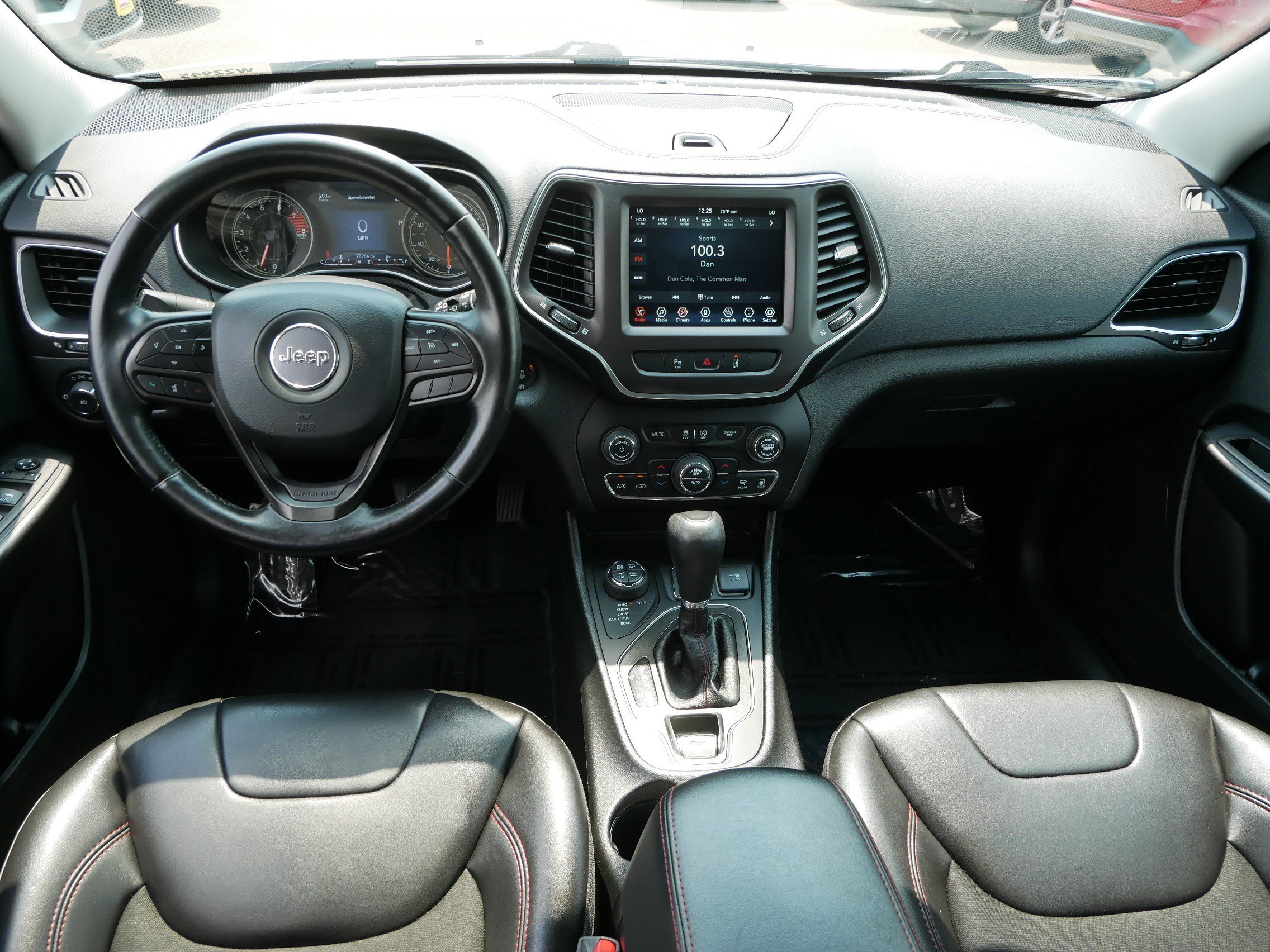 Used 2021 Jeep Cherokee Trailhawk AWD/4WD image 10