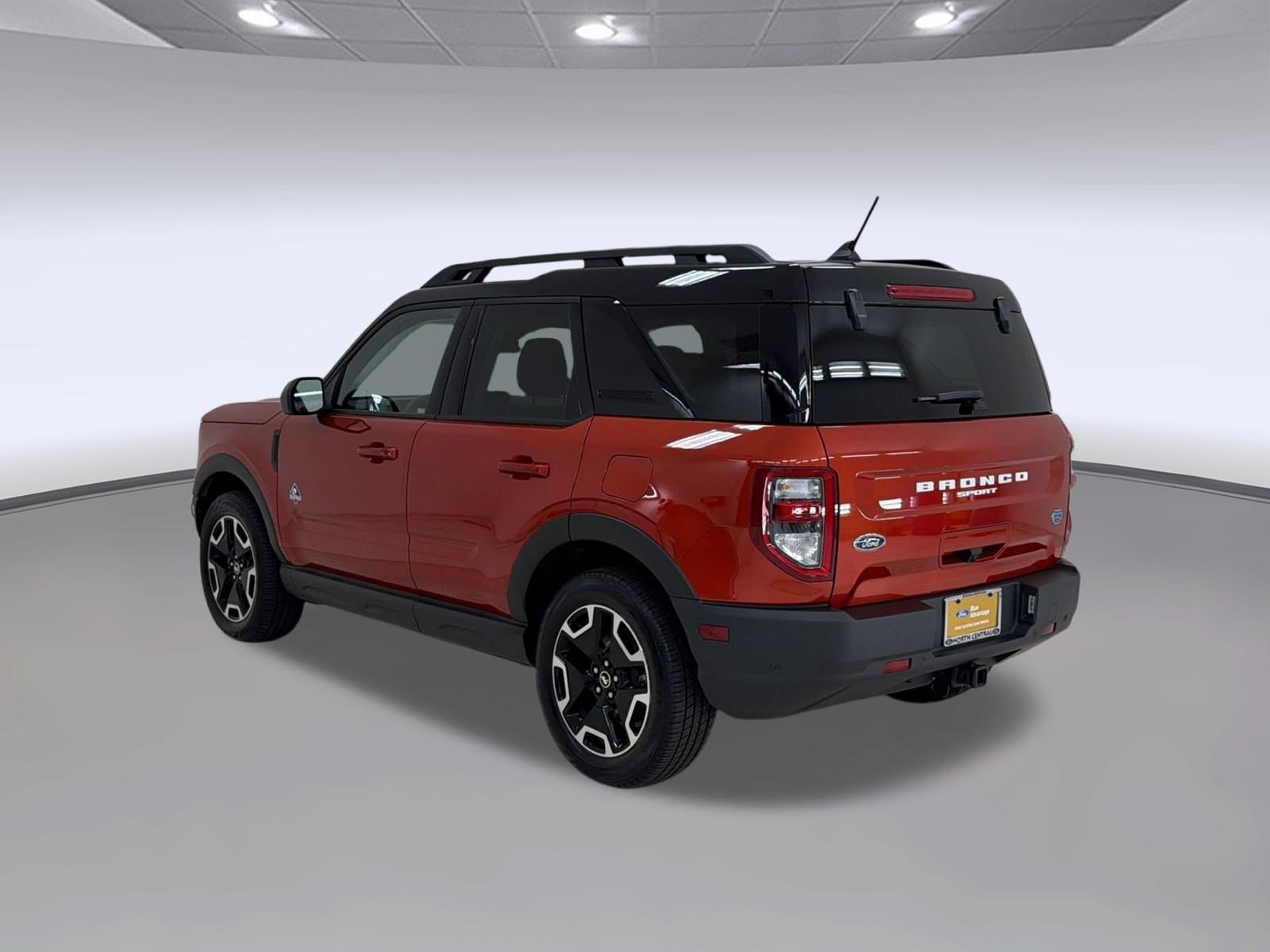 Certified 2022 Ford Bronco Sport Outer Banks w/ Tech Package AWD/4WD image 3