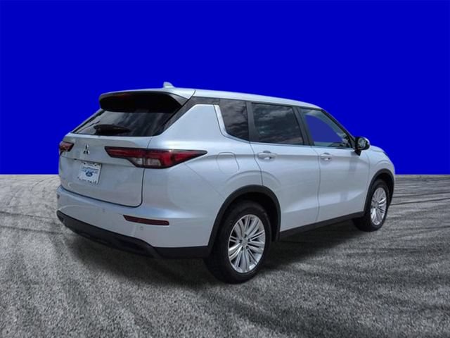 Used 2023 Mitsubishi Outlander ES FWD image 4