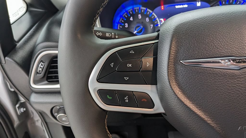 Used 2026 Chrysler Pacifica Select FWD image 29