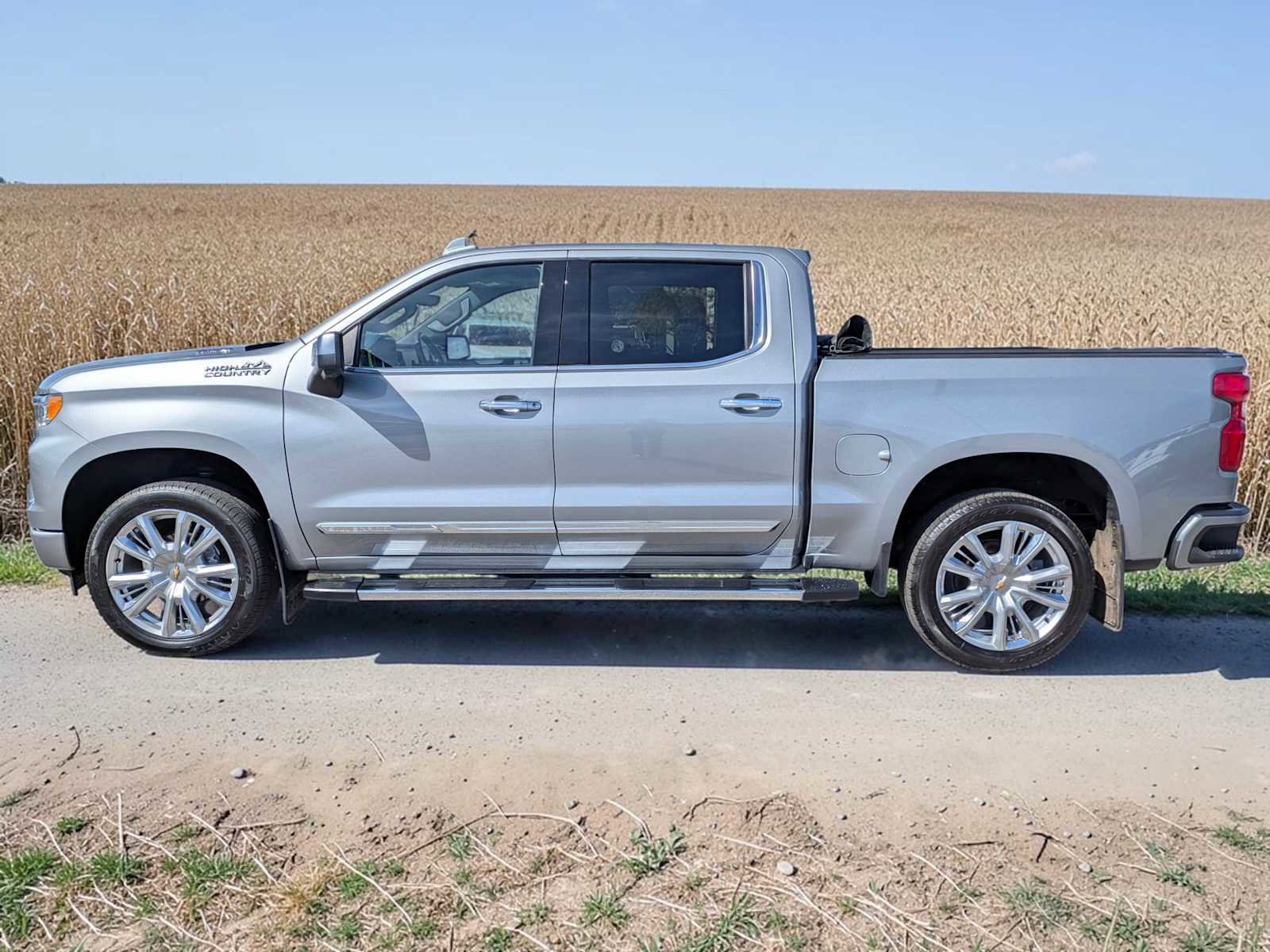 Used 2023 Chevrolet Silverado 1500 High Country w/ High Country Premium Package AWD/4WD image 6