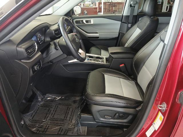 Certified 2023 Ford Explorer XLT w/ Equipment Group 202A image 11