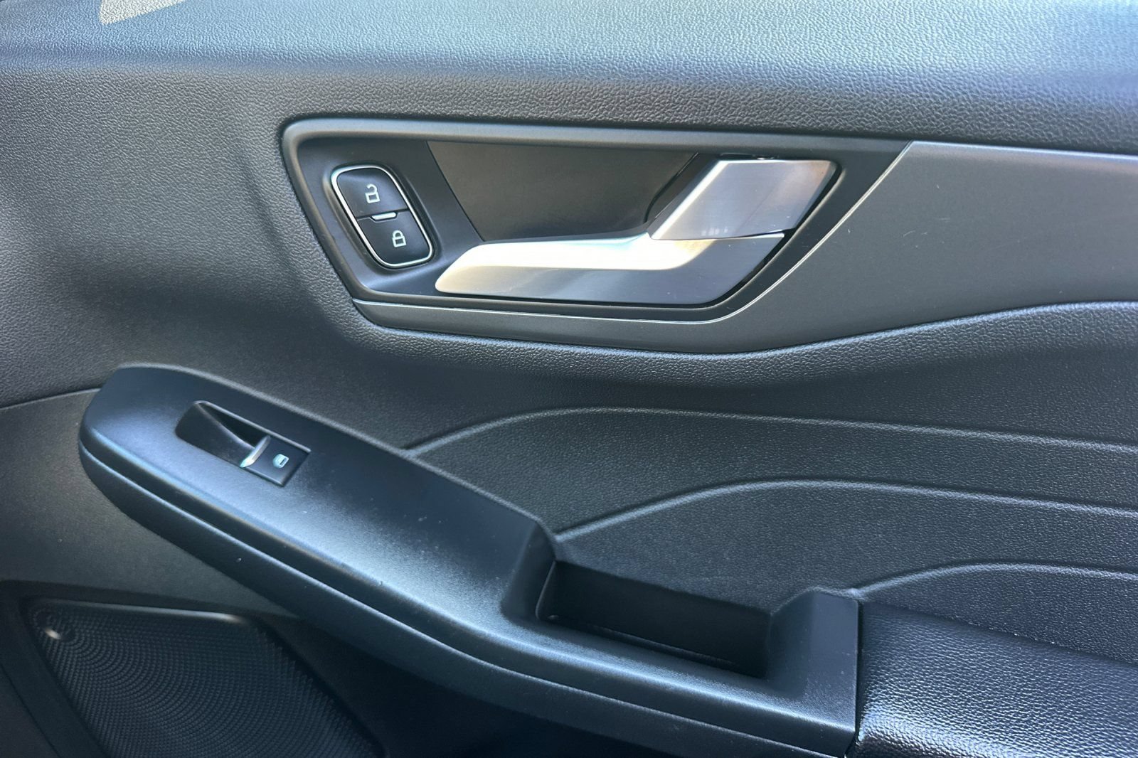 Certified 2025 Ford Escape SE FWD image 21