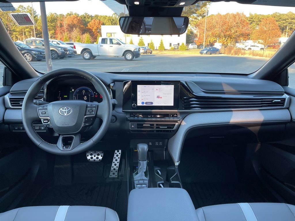 Used 2025 Toyota Camry SE image 8