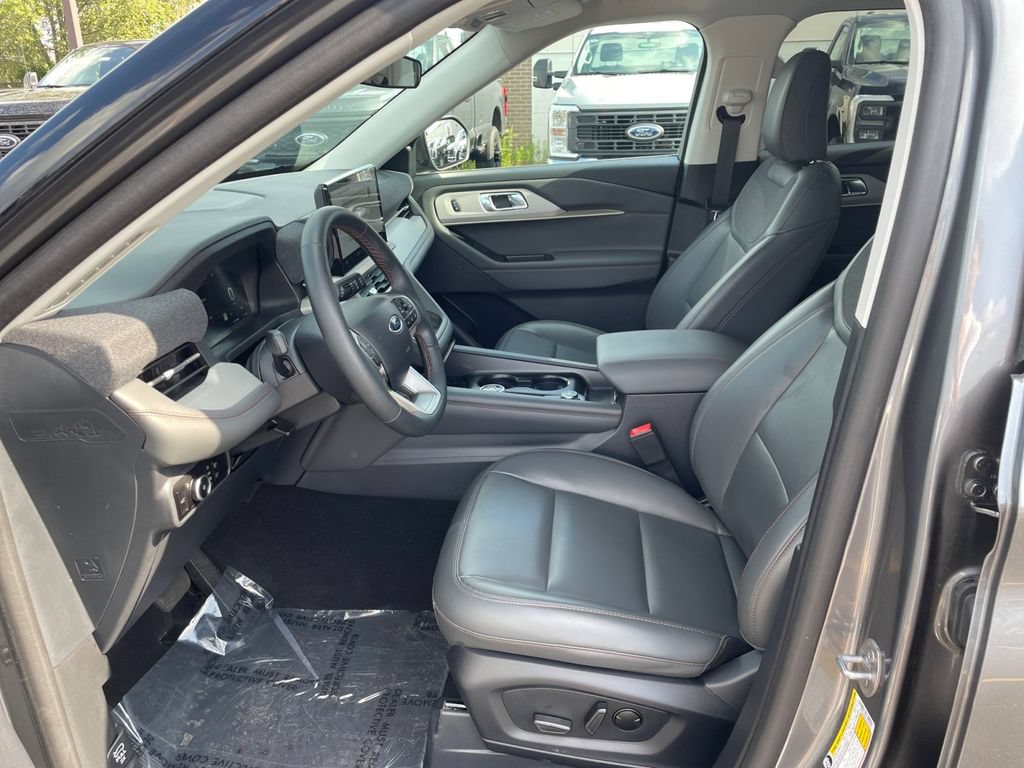 Certified 2025 Ford Explorer Active w/ Active Comfort Package AWD/4WD image 13