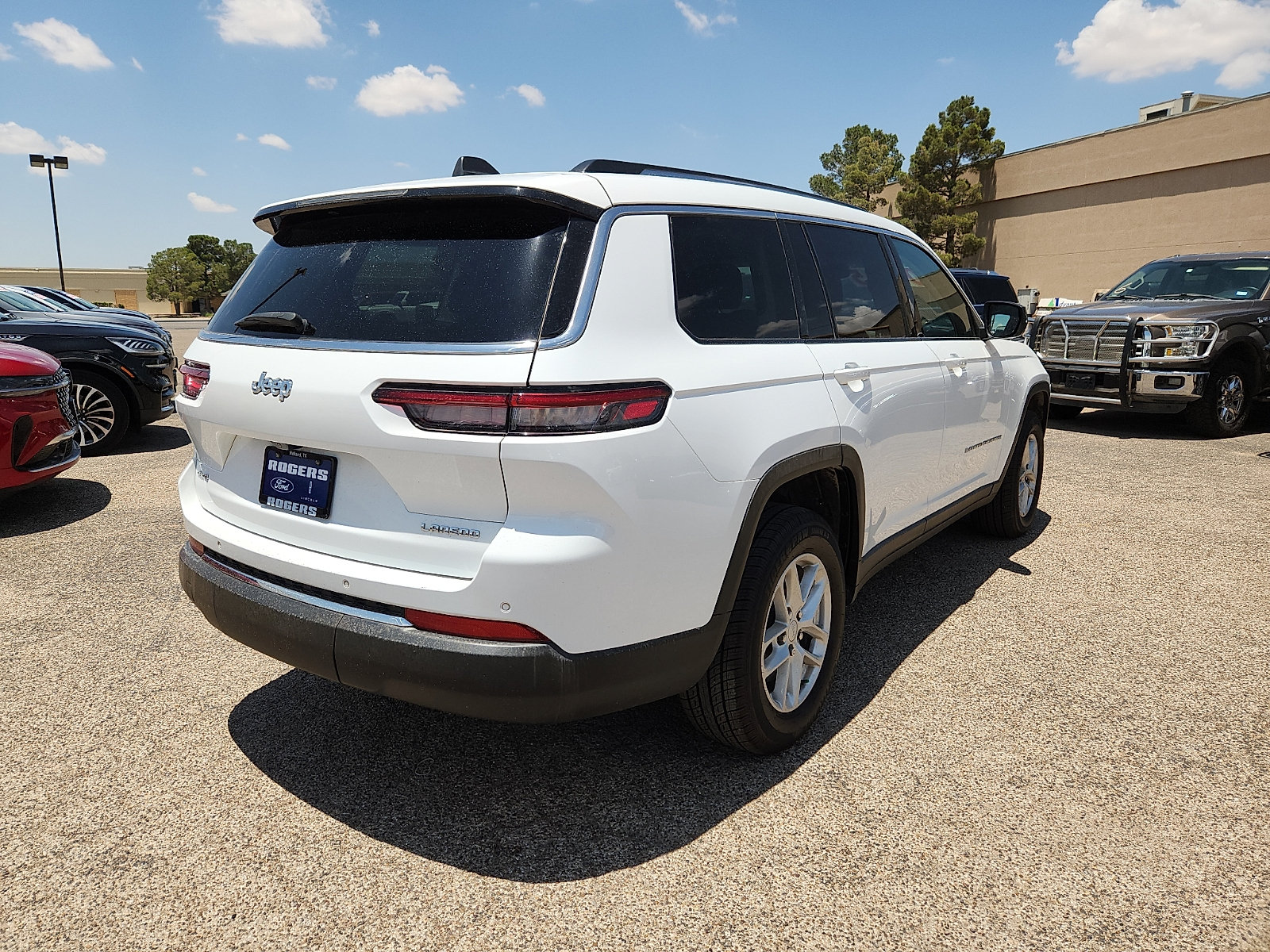Used 2024 Jeep Grand Cherokee L Laredo AWD/4WD image 7