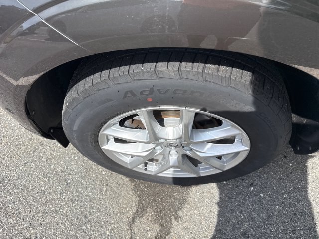 Used 2018 Volvo XC60 T5 Momentum w/ Vision Package AWD/4WD image 19