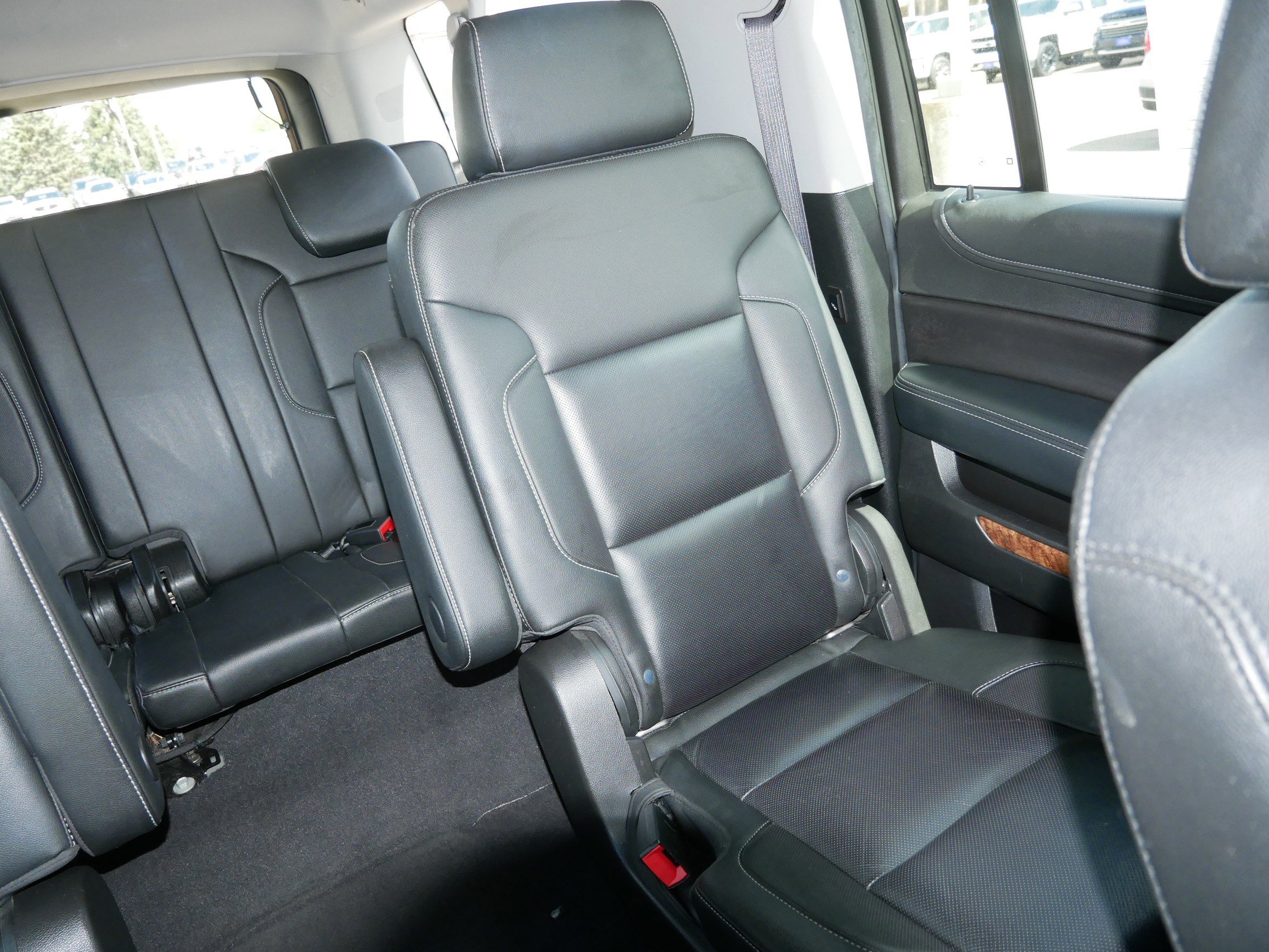 Used 2020 Chevrolet Suburban Premier AWD/4WD image 14