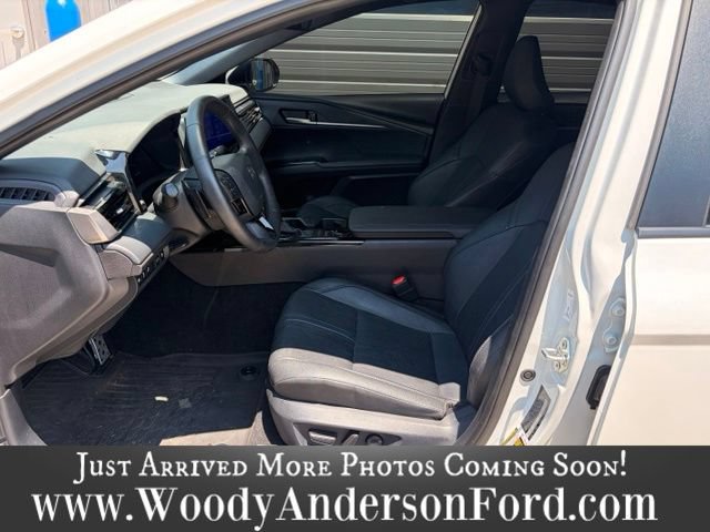 Used 2025 Toyota Camry XSE FWD image 9