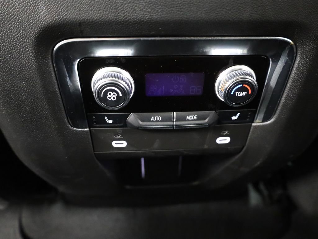 Used 2023 GMC Yukon Denali image 36