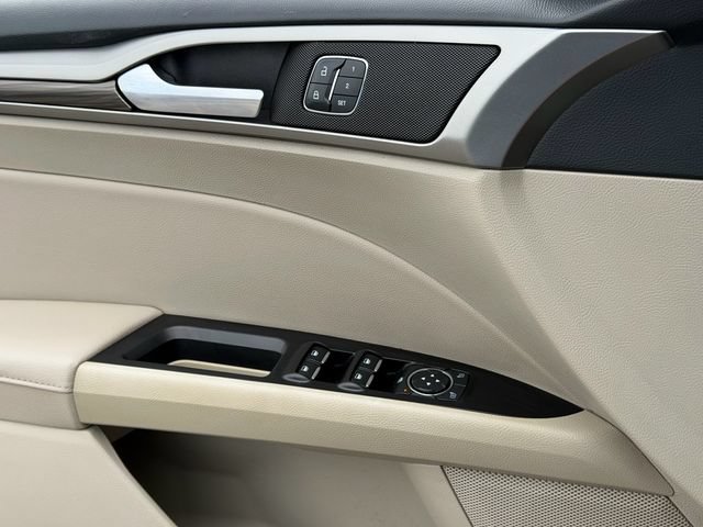Certified 2017 Ford Fusion SE w/ Fusion SE Technology Package FWD image 25