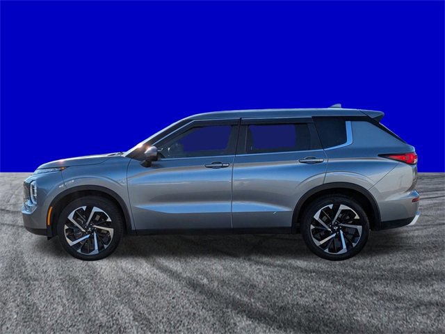Used 2024 Mitsubishi Outlander SE image 2