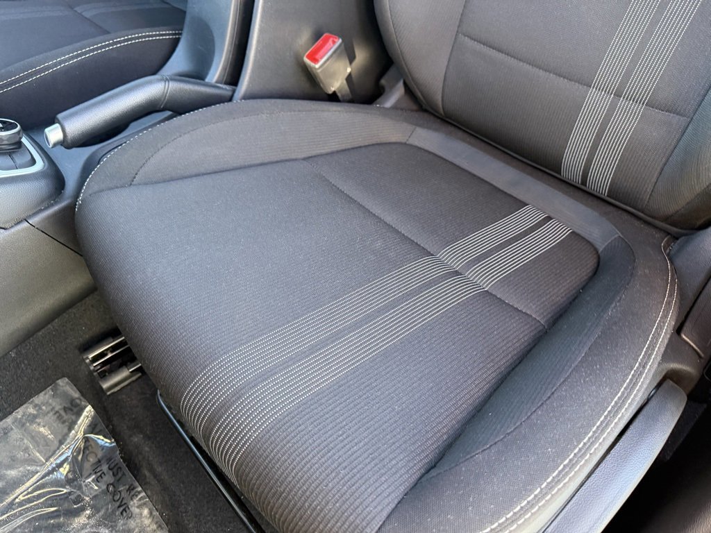 Used 2025 Hyundai Venue SEL image 24