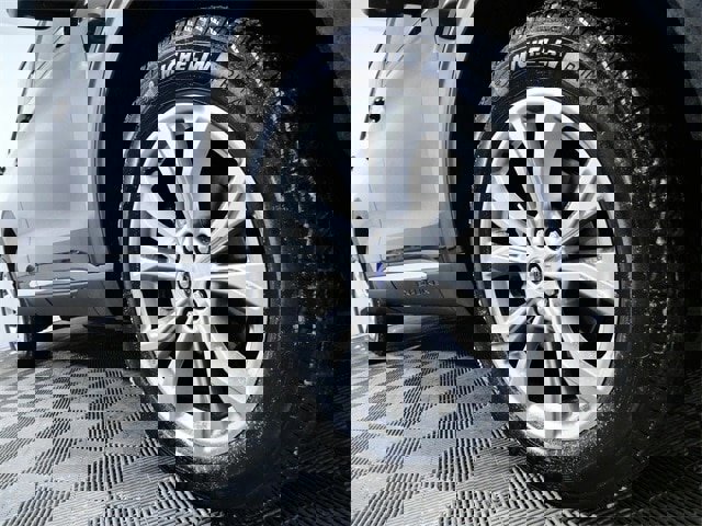 Certified 2023 Ford Explorer XLT w/ Equipment Group 202A image 7