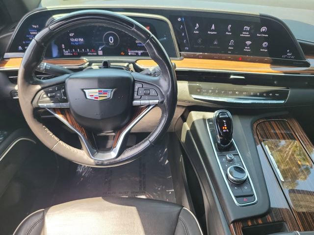 Used 2023 Cadillac Escalade Premium Luxury image 4