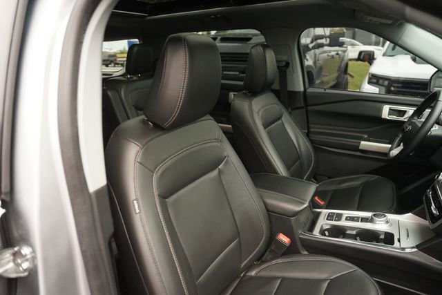Certified 2022 Ford Explorer XLT w/ Equipment Group 202A RWD image 22