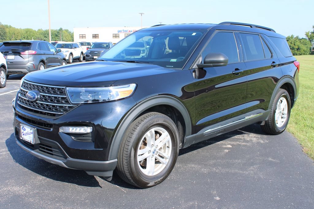 Certified 2024 Ford Explorer XLT w/ Equipment Group 202A AWD/4WD image 3