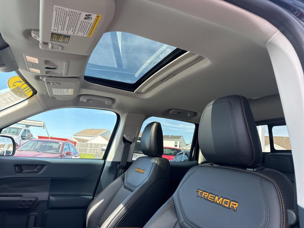 Certified 2025 Ford Maverick Tremor AWD/4WD image 6