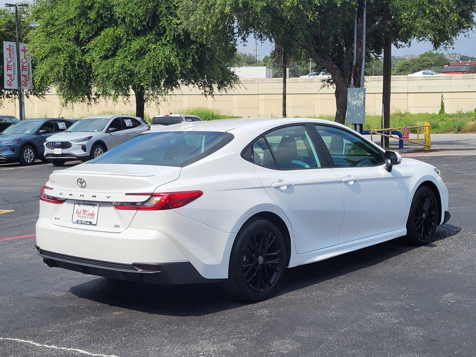 Used 2025 Toyota Camry SE FWD image 4