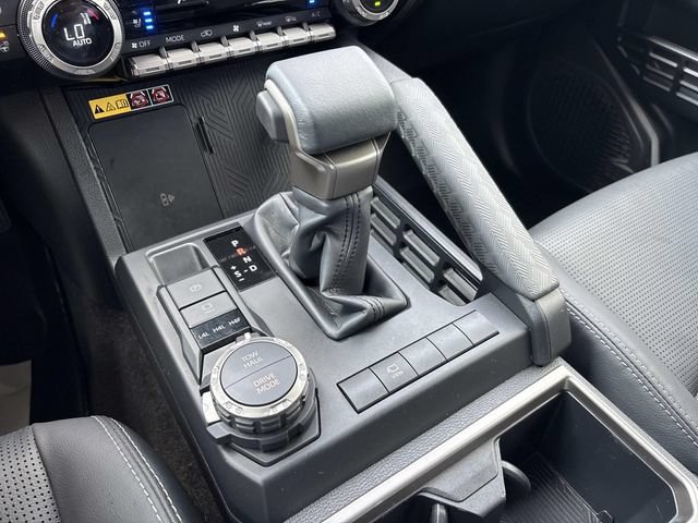 Used 2025 Toyota 4Runner Limited AWD/4WD image 34