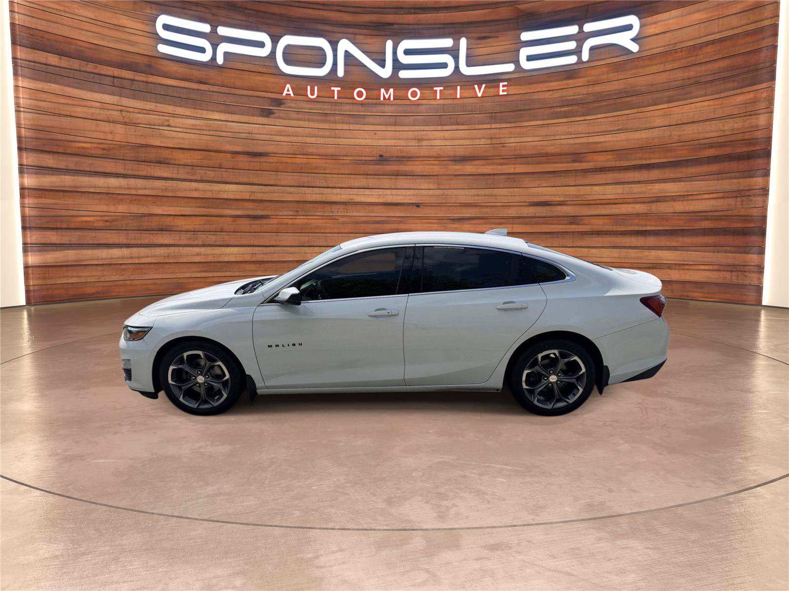 Used 2021 Chevrolet Malibu LT FWD image 2