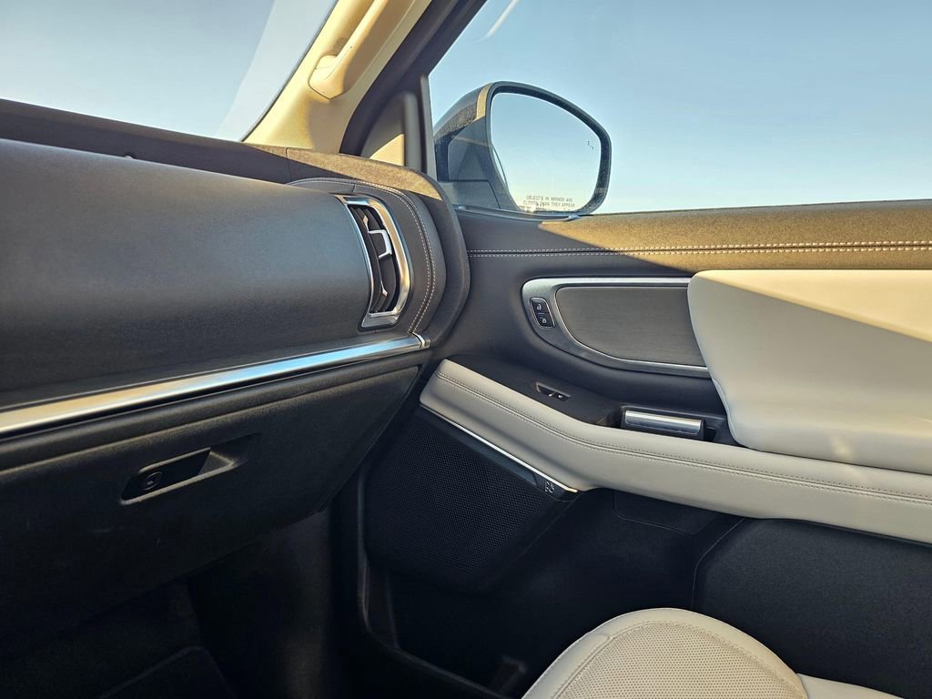 Certified 2025 Ford Expedition Max Platinum image 27