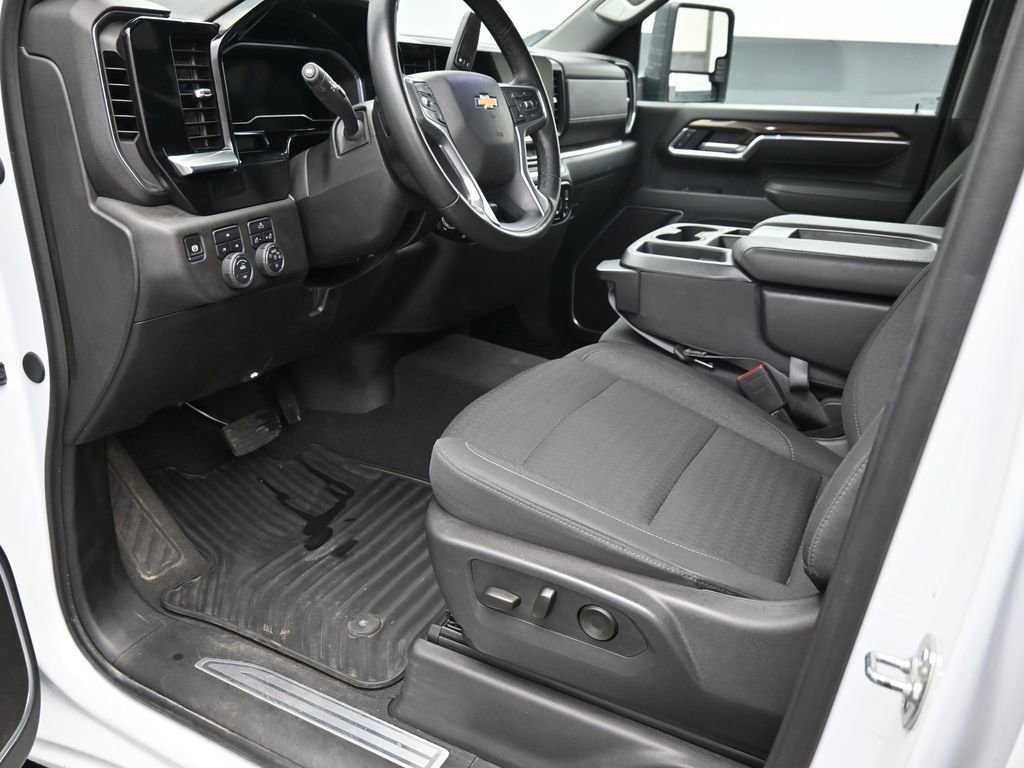 Used 2025 Chevrolet Silverado 2500 LT w/ Convenience Package image 26