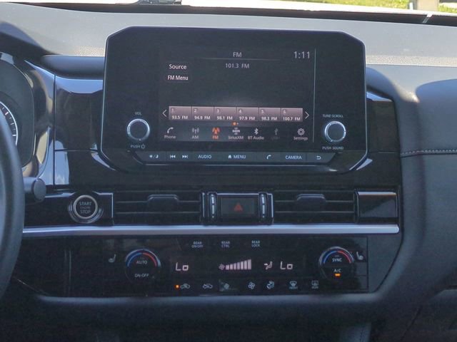 Used 2024 Nissan Pathfinder SV w/ Black Appearance Package image 18