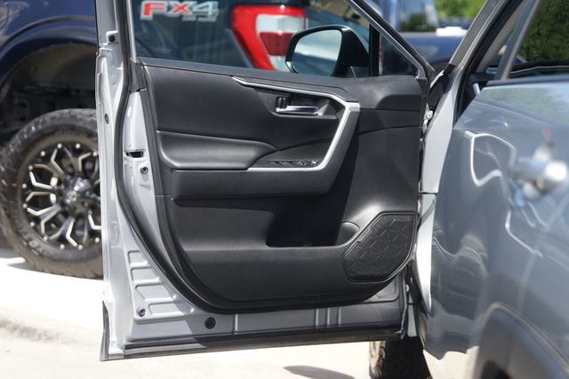 Used 2020 Toyota RAV4 XLE FWD image 30