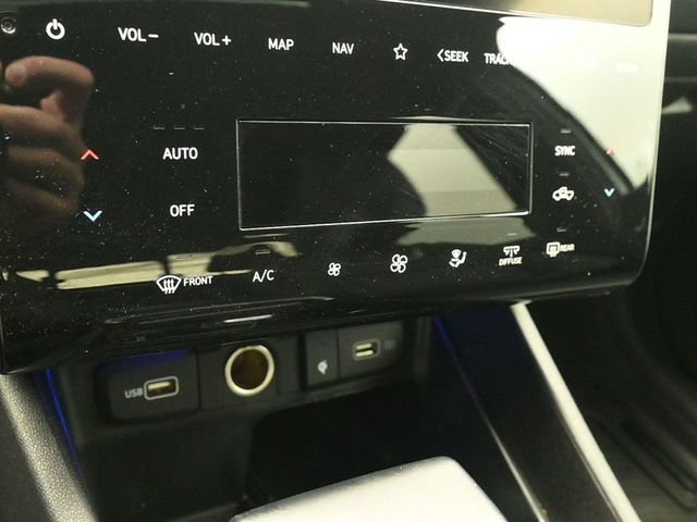 Used 2022 Hyundai Santa Cruz Limited w/ Winter Package image 17